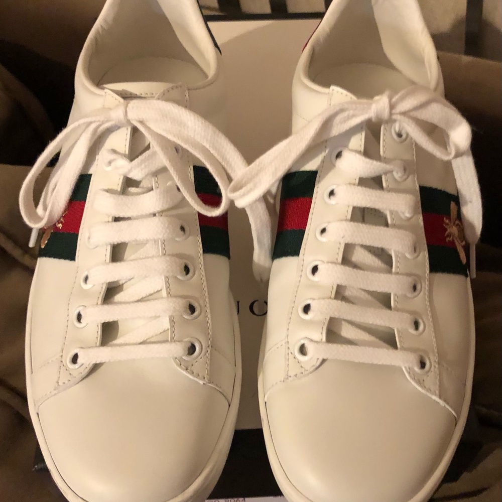 AMAZING GUCCI BEE SNEAKERS!!!